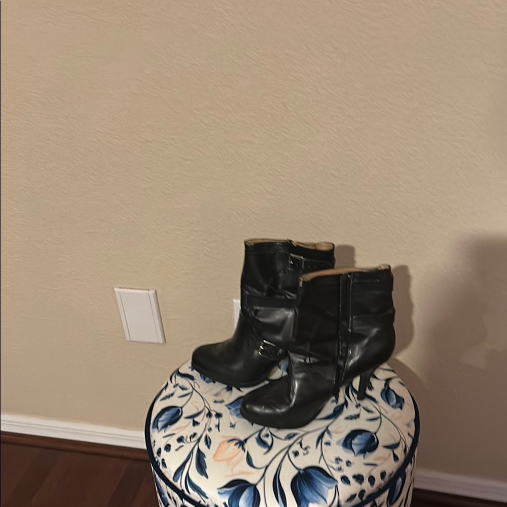 Chic Black Heeled Boots with Buckle